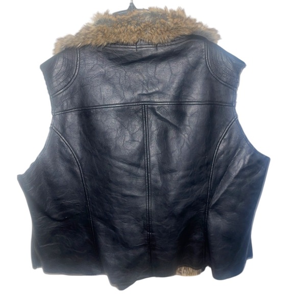 NWT💕 Plus Size Faux Fur Collar Vest - Picture 5 of 13